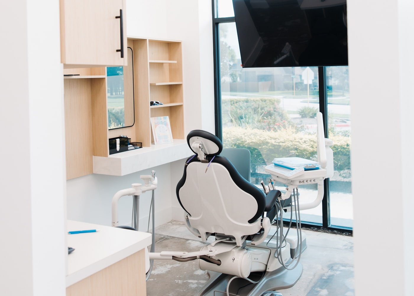 The Ariway Dentists reception desk at the Sugar Land, TX office